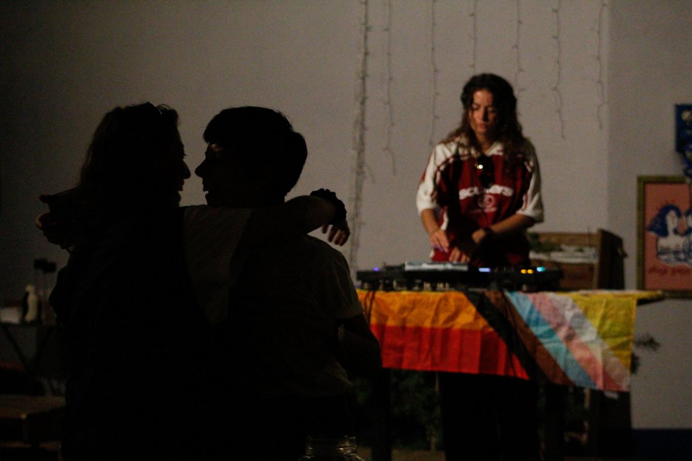 DJ set durante una serata Leznmore