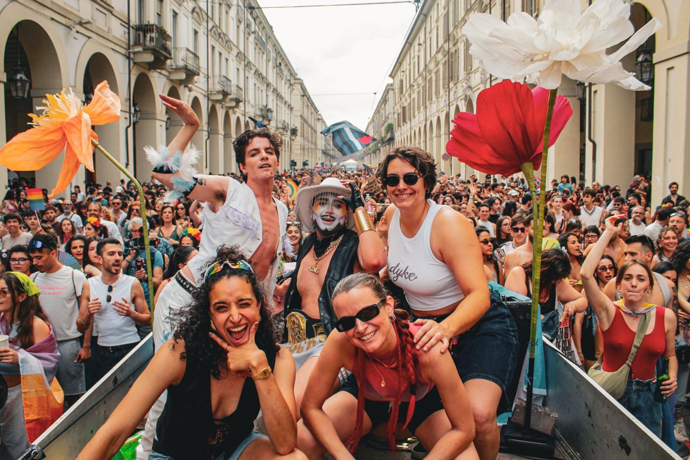 Il carro di Leznmore al Torino Pride